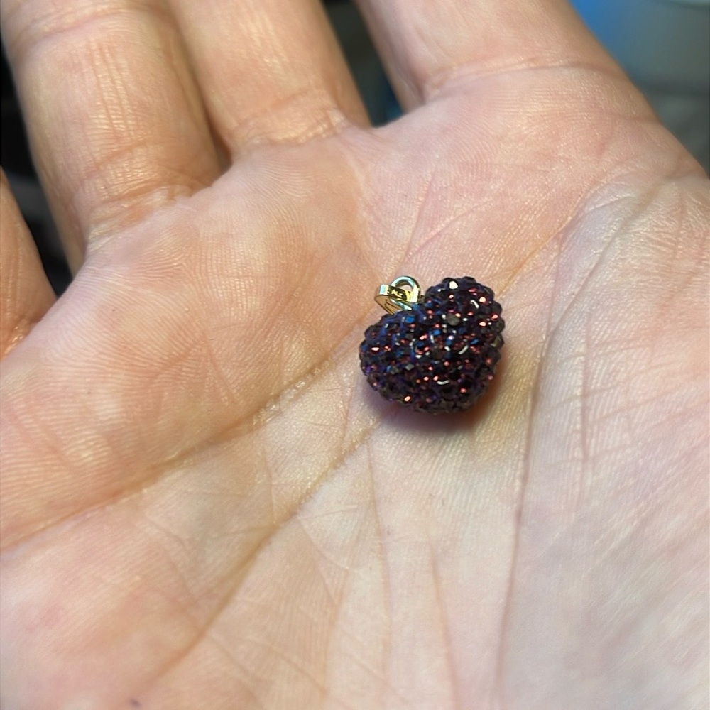 Elegant Heart-Shaped Pendant - Picture 8 of 10